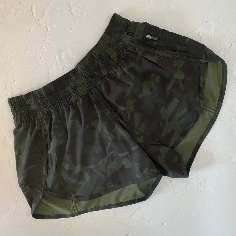NWOT Lululemon Tracker Short V *4" in Camo Gator Green